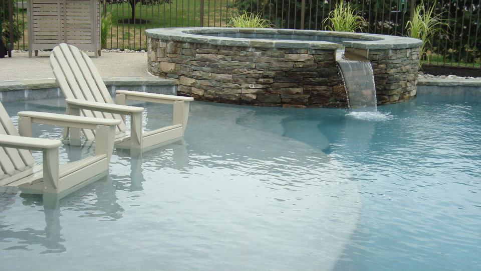 Swimming Pool with Wading / Tanning Shelf