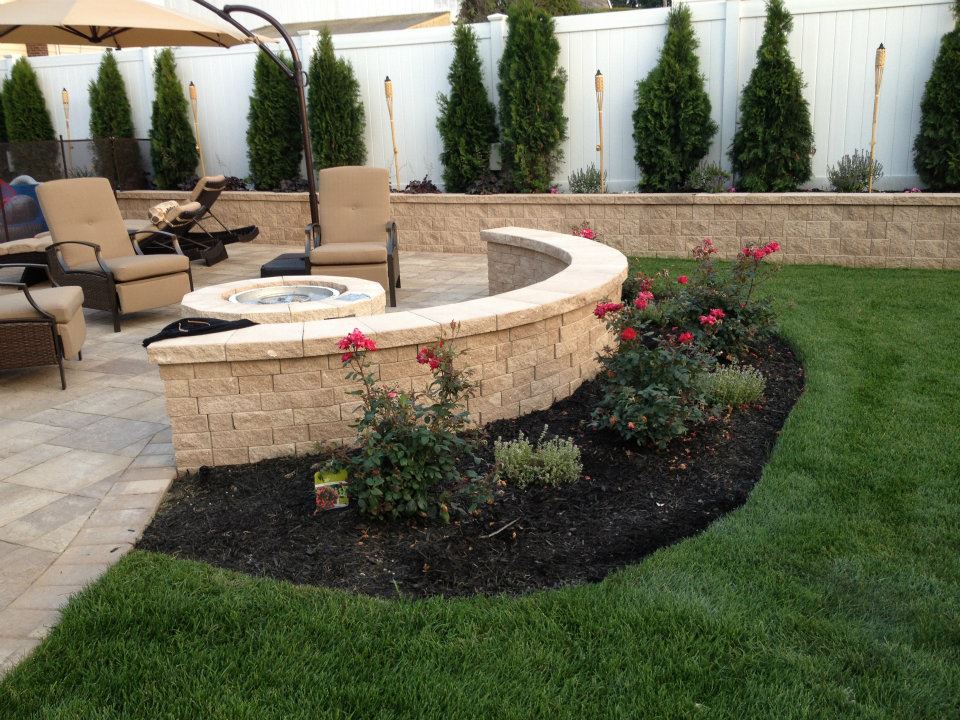 Hardscaping Wall with Fire Pit